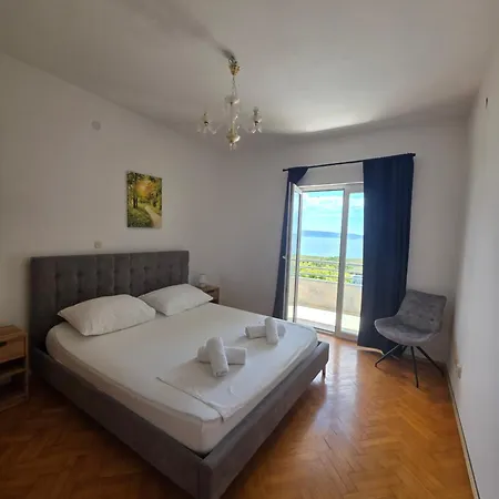 Apartment With Swimming Pool *