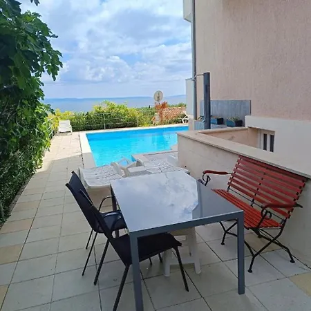 Apartment With Swimming Pool *