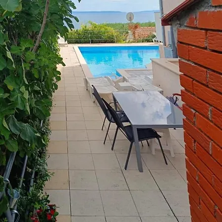 Apartment With Swimming Pool