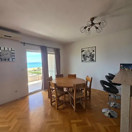 Apartment With Swimming Pool Split