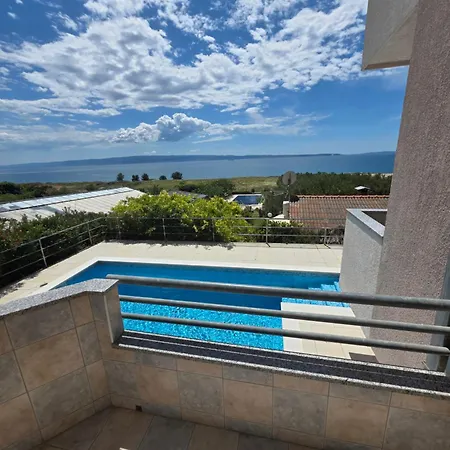 Apartment With Swimming Pool *